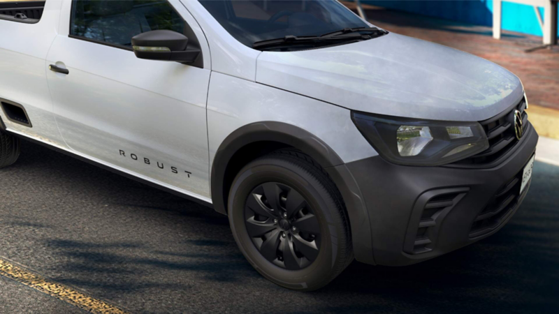 Faros, rines y parilla de Saveiro Robust 2024, en color exterior blanco. 