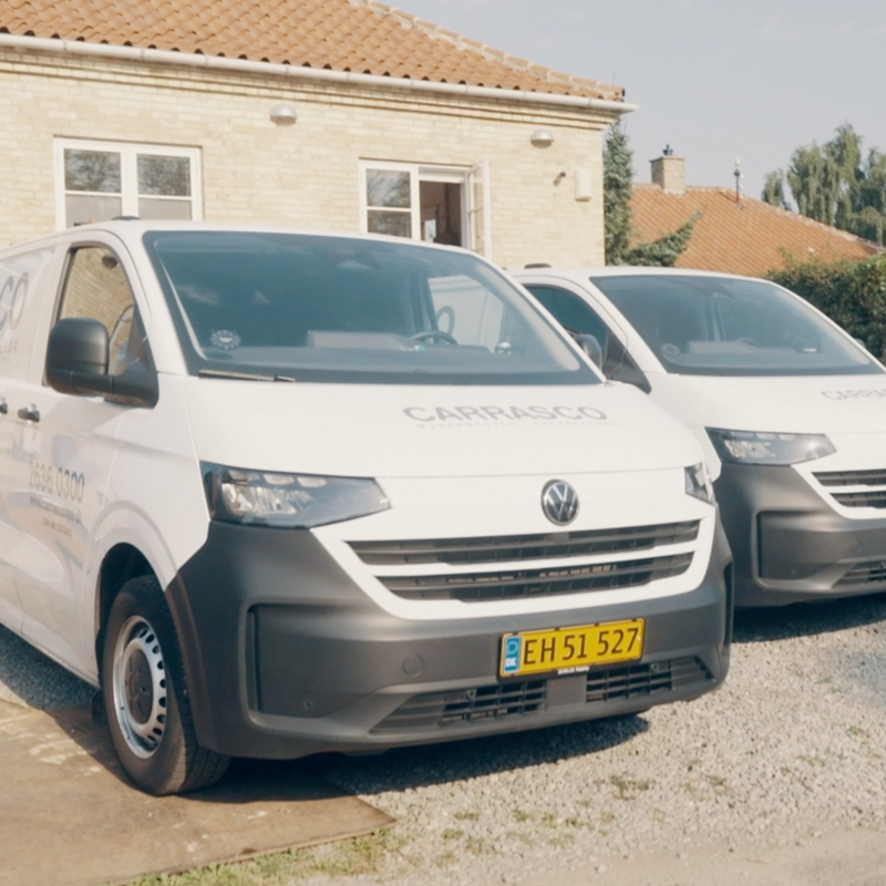 Billede af 2 Volkswagen Transporter.