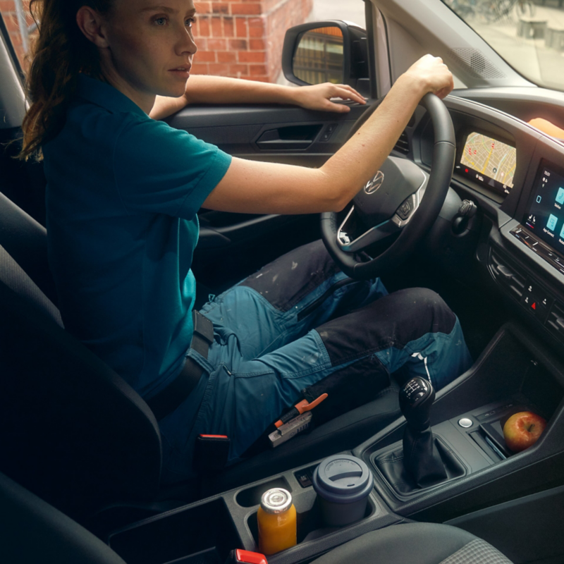 Förarmiljön i VW Caddy Cargo.