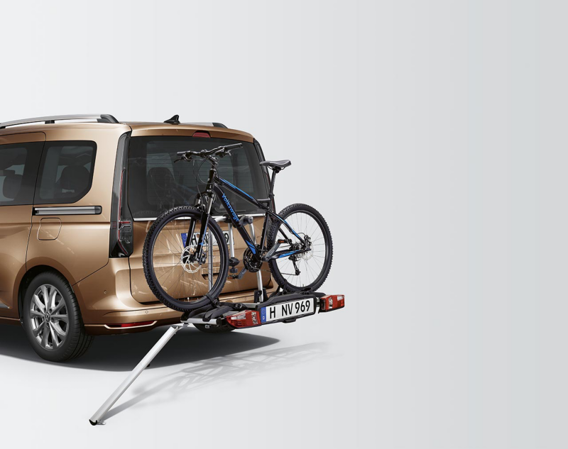 Caddy color bronce con una bicicleta de carga