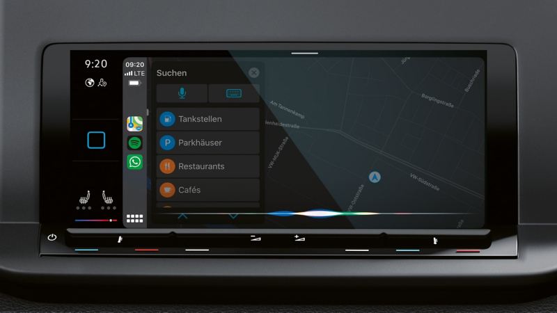 Dettaglio del sistema di navigazione Discover Media montato su un Nuovo Caddy Volkswagen.