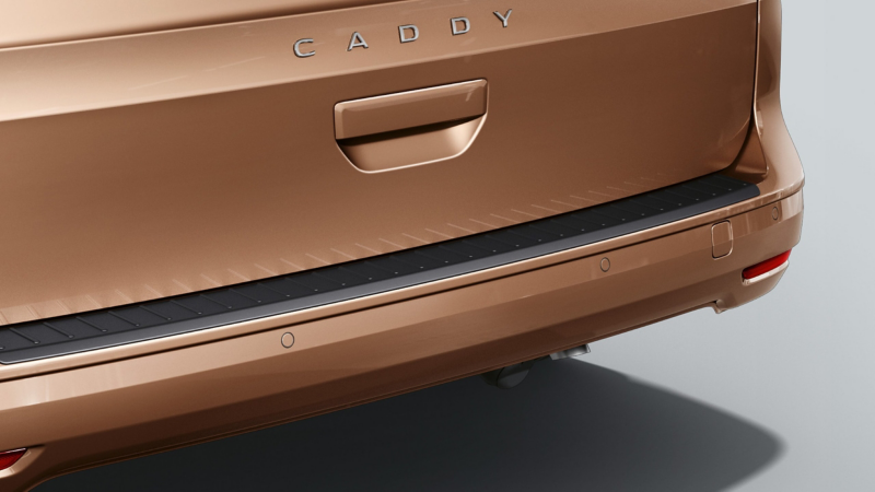 Un primo piano della protezione della soglia di carico sul Caddy.