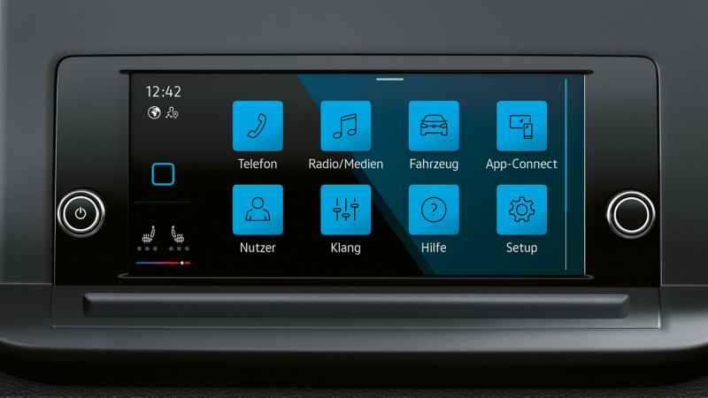 Dettaglio dell'impianto radio Composition montato su un Nuovo Caddy Volkswagen.
