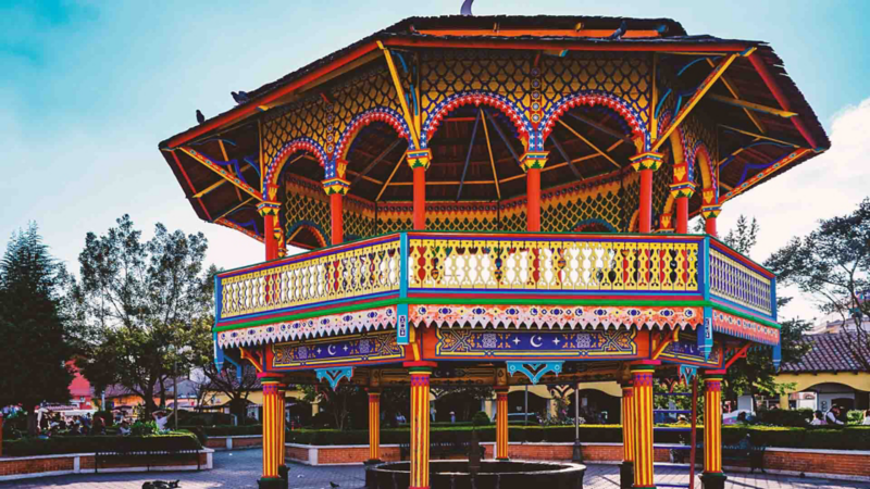 Kiosko en el parque principal de Chignahuapan, Puebla. Pueblo mágico cerca de CDMX. 