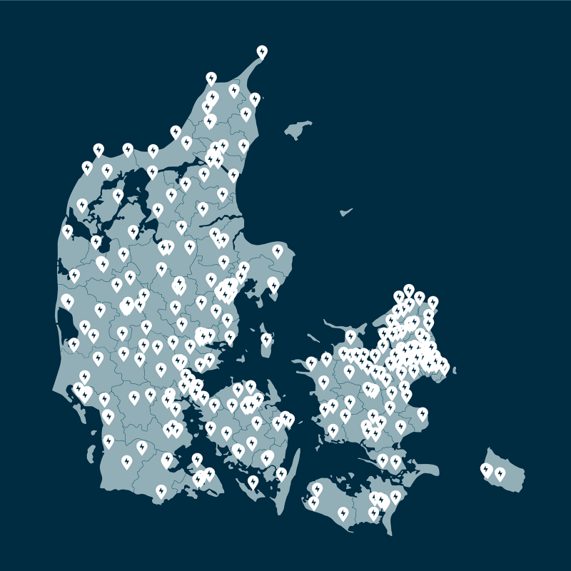Grafisk illustration af clever ladestandere på et danmarkskort
