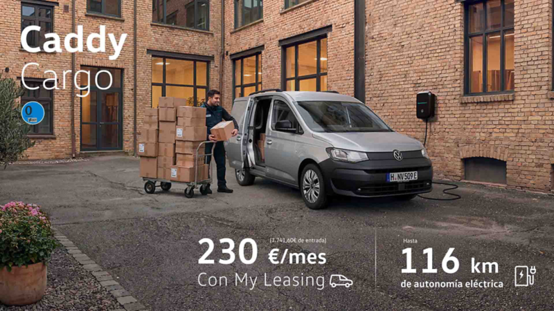 Foto lateral de una Caddy Cargo con promoción y un trabajador descargando paquetes