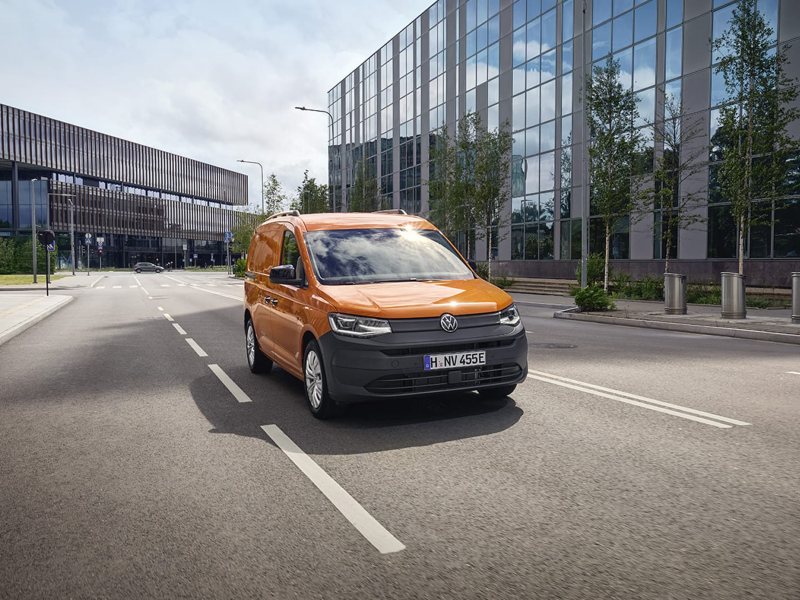 El Nuevo Caddy Cargo caminando por la ciudad