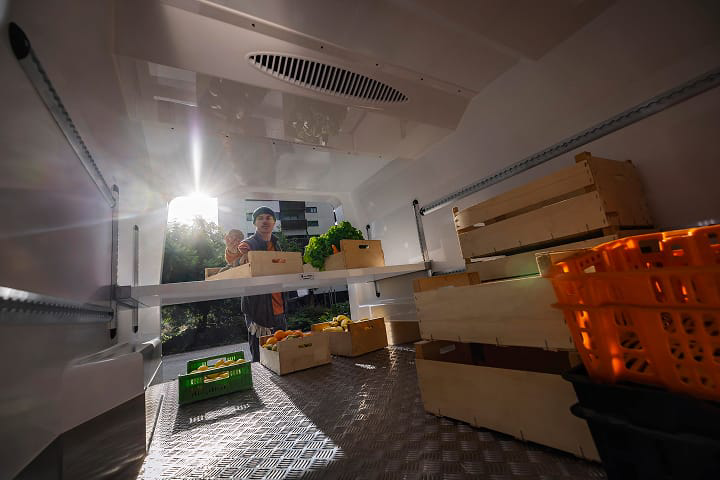 Plano desde el interior del vagón con refrigeración de la ID Buzz Cargo de VW
