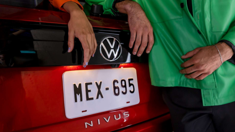 Explora el comparador de autos y SUVs de Volkswagen. Elige características o precios para tomar la mejor decisión.