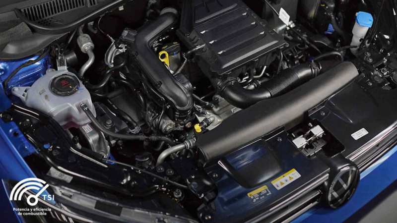 Motor de un auto Volkswagen con componentes visibles.