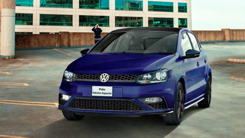 Polo Edición Especial Volkswagen. Auto hatchback en color azul. 
