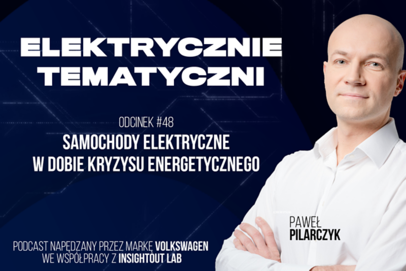 Zdjęcie mężczyzny przy tytule podcastu "Elektrycznie Tematyczni".