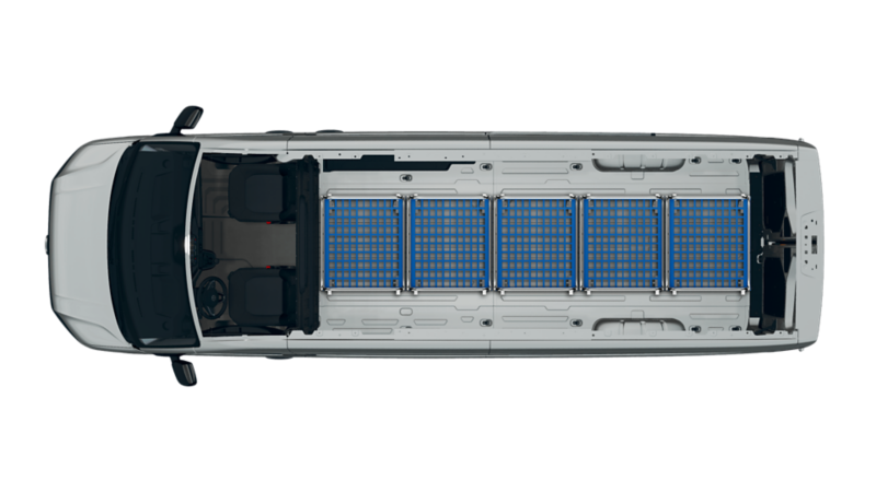 Der VW Crafter Kastenwagen Superhochdach mit fünf Rollcontainern im Laderaum.