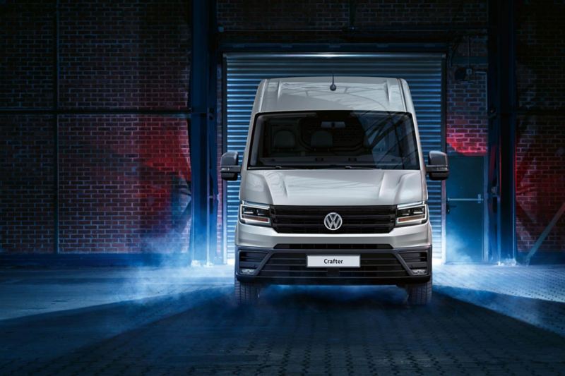 Vista frontal camioneta de pasajeros Crafter Volkswagen