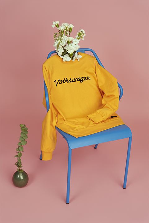 Nostalgia, por Anuar Layón, colección de Volkswagen. Suéter amarillo.