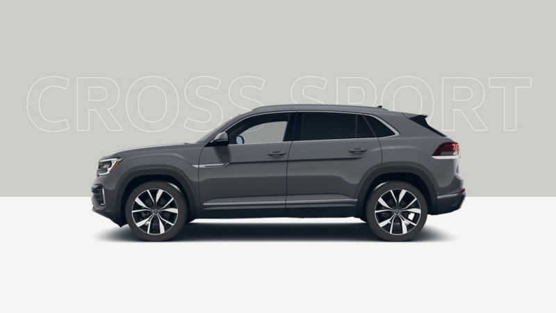 Volkswagen Cross Sport. Vista  de SUV de lujo en tonalidad gris sobre fondo claro.