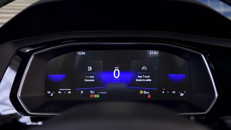 Nuevo Jetta 2022. Cuadro de instrumentos digital con vista a consumo de gasolina y kilometraje. 