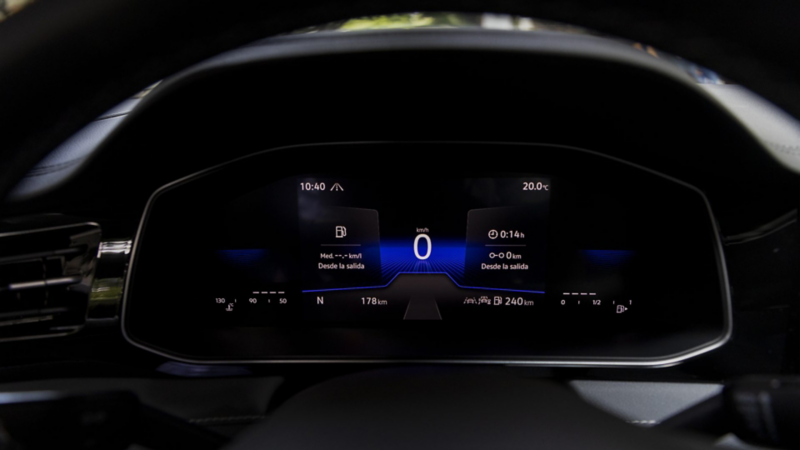 Cuadro de instrumentos digital en Volkswagen Jetta 2025 versión Sportline muestra kilometraje 0.