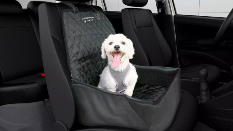 Cubierta de asientos para mascotas en autos de Volkswagen. 