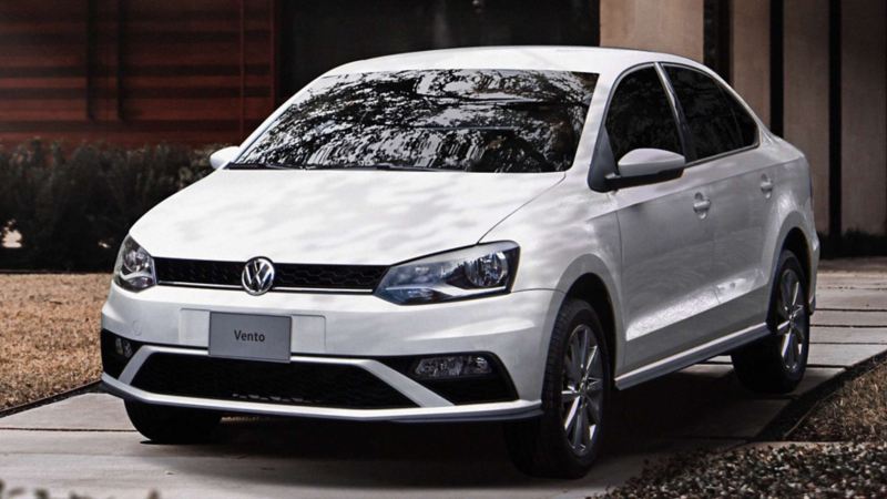 Mantenimiento a Vento auto sedán de Volkswagen durante contingencia