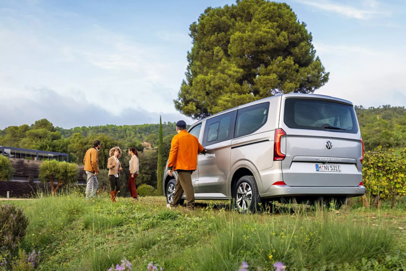 Volkswagen Caravelle trasporto professionale di passeggeri, navetta per trasferimenti.