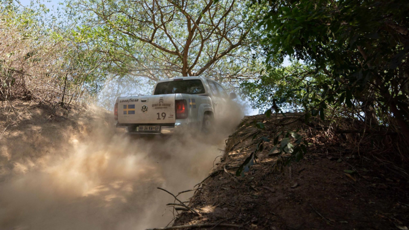 Dammet ryker om Amaroken i världens största offroadtävling "Spirit of Amarok" i Sydafrika