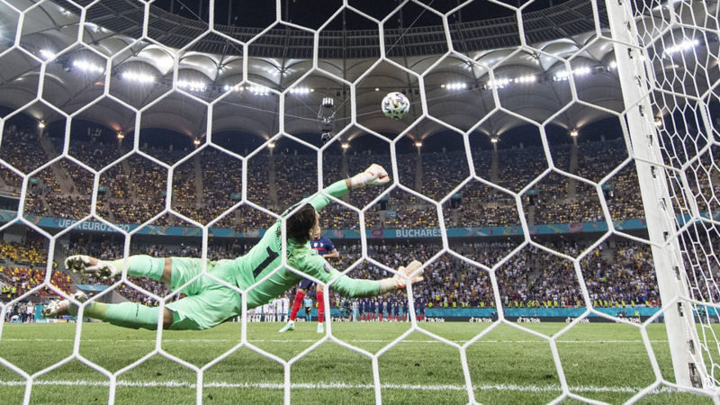 Yann Sommer im Sprung, um das Goal zu verteidigen