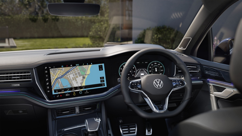 View of the Innovision Cockpit in the VW Touareg Elegance.