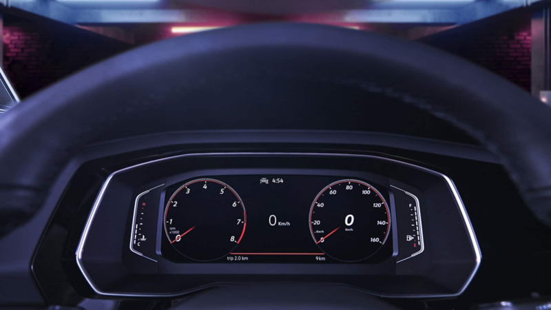 Nuevo Jetta GLI 2022. Digital Cockpit con información de gasolina y kilómetros.