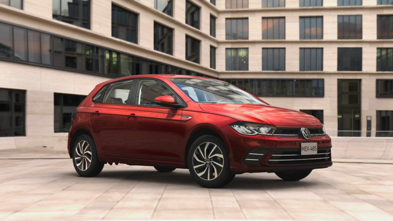Auto compacto Volkswagen Polo 2024, con exterior en color rojo.
