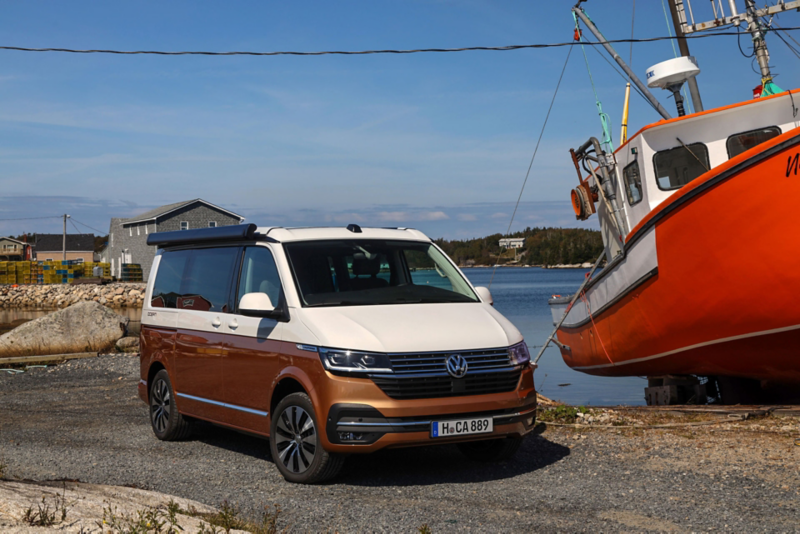 California parcheggiato in porto