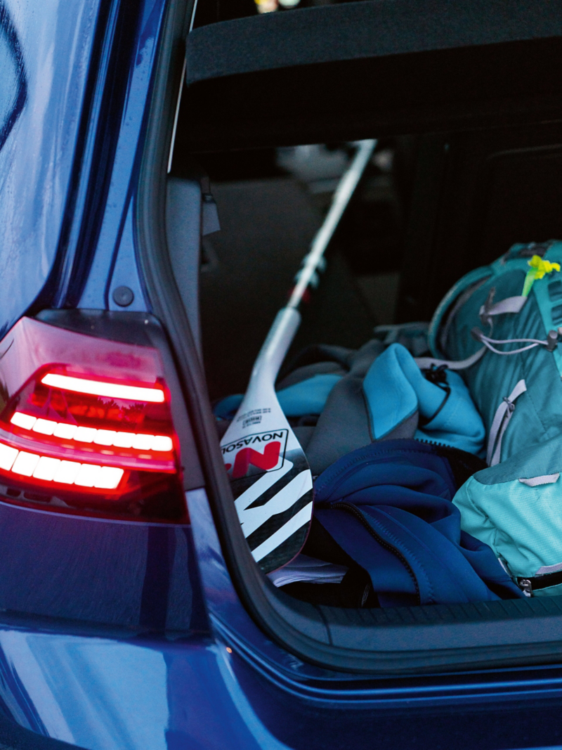 Stand-up paddle in the boot of the e-Golf