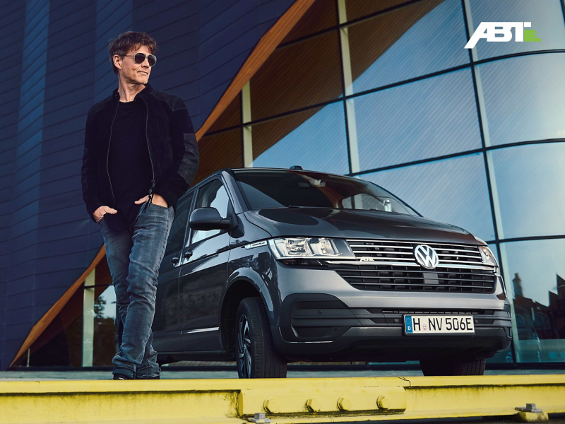 Morten Harket devant l'ABT e-Caravelle 6.1.