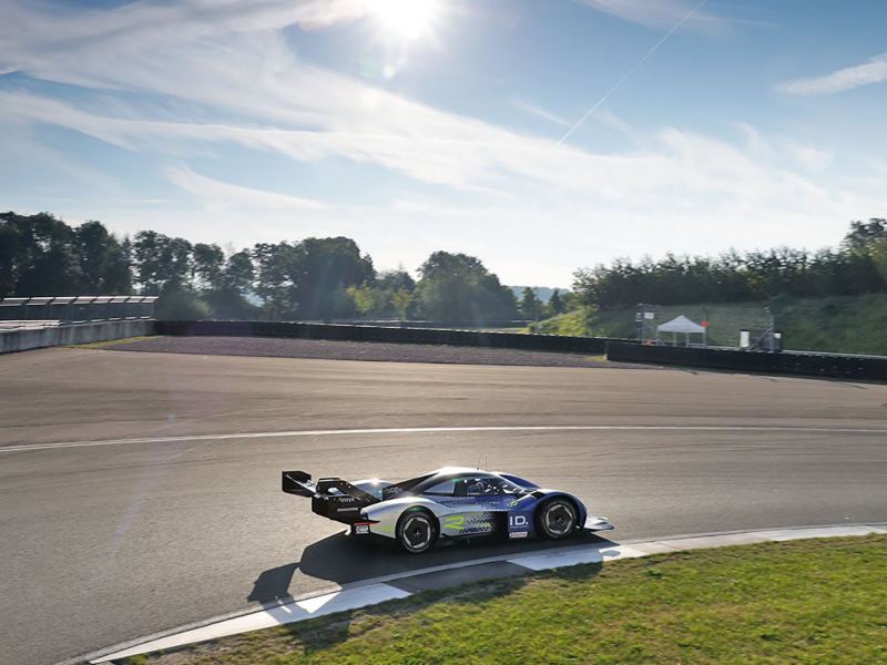 The Volkswagen ID.R breaks the lap record at Bilster Berg