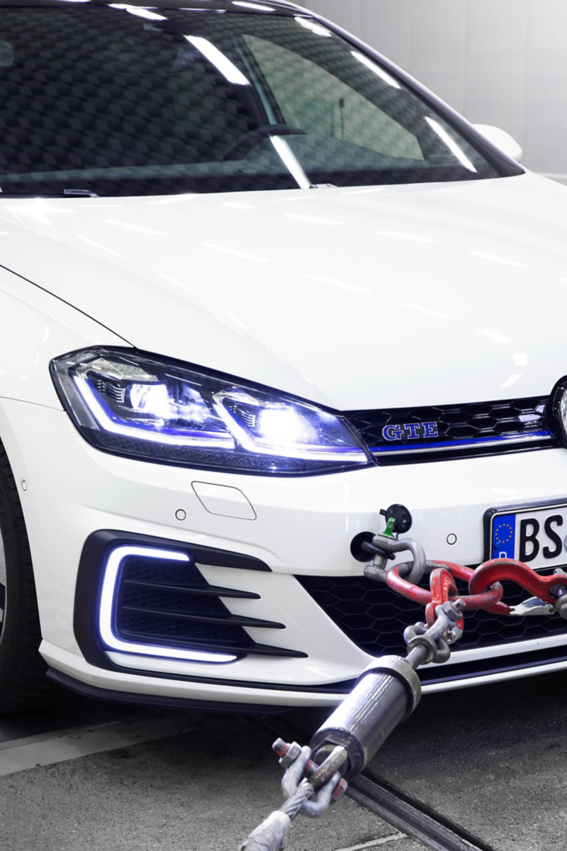 Detail view of the front of a Volkswagen Golf GTE on a dynamometer in the exterior noise hall