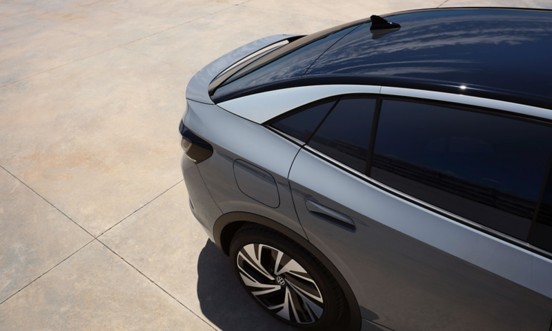 A side shot of a grey VW ID.5