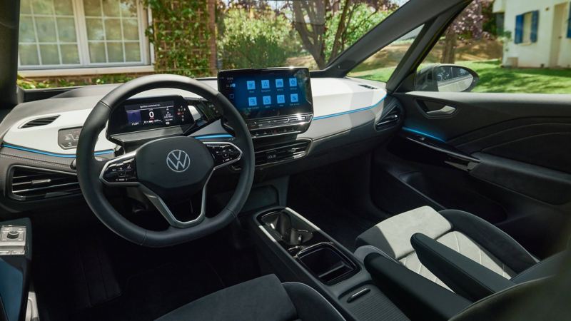 A view of the multifunction steering wheel in the VW ID.3 with the touch button for the voice assistant.