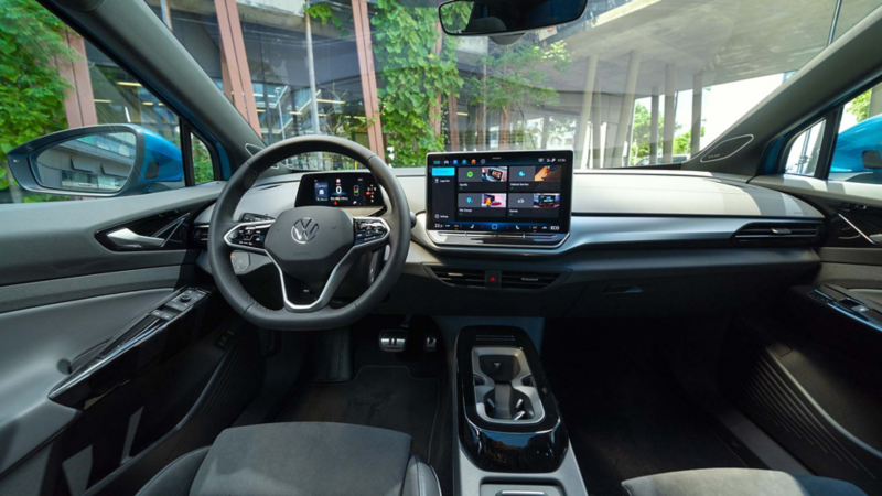 View of the digital cockpit in the VW ID.7. The functionality of the air conditioning system with the electric ventilation slots can be seen on the display.