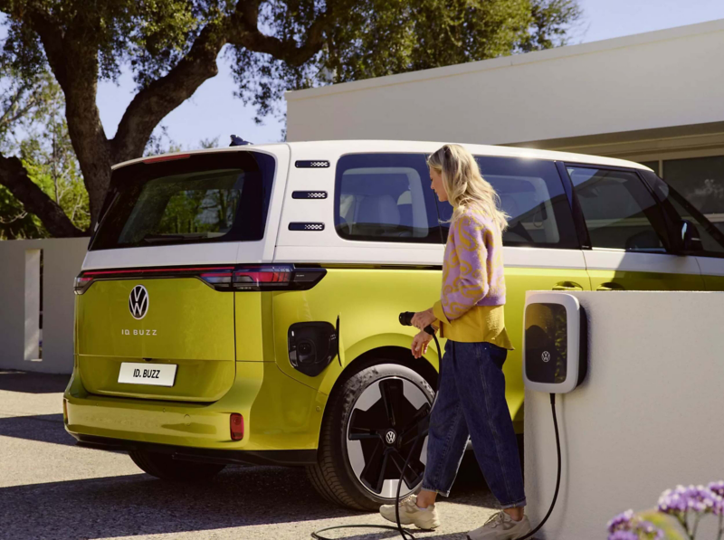 a woman plugging a yellow ID. Buzz into a home charger