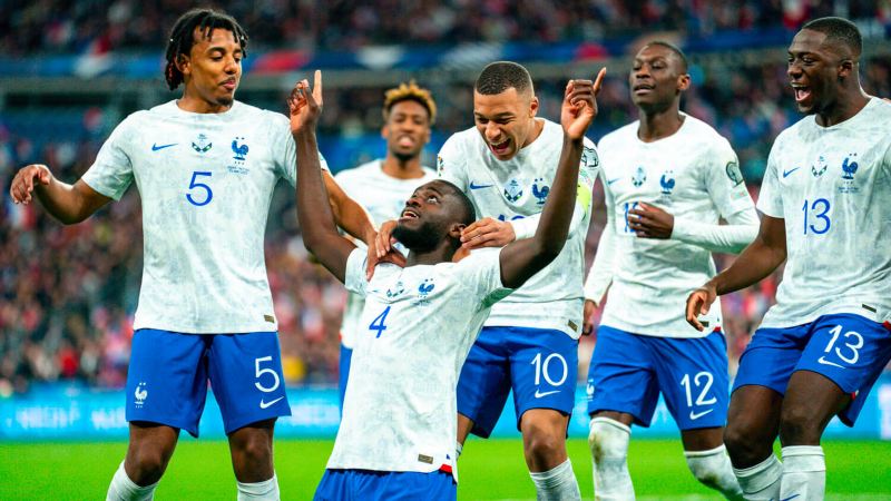 L'Equipe de France de Football célèbre un but lors de France - Pays-Bas de mars 2023.