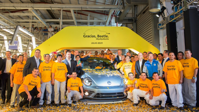 Fiesta de Despedida de auto Beetle en planta de Volkswagen México