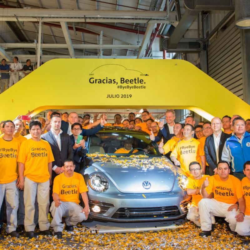 Fiesta de Despedida de auto Beetle en planta de Volkswagen México