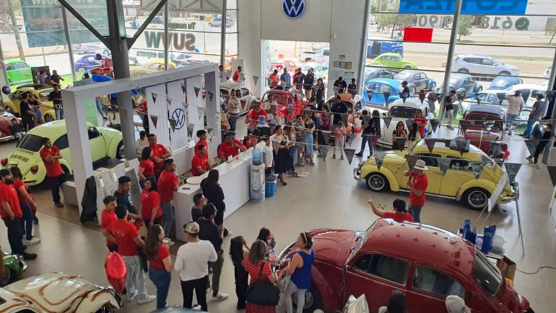 Vocho Fest en una concesionaria de Volkswagen en Puebla.