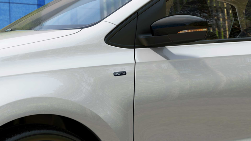 Puerta delantera de piloto de nuevo Vento, versión Join. Auto sedán 2022.