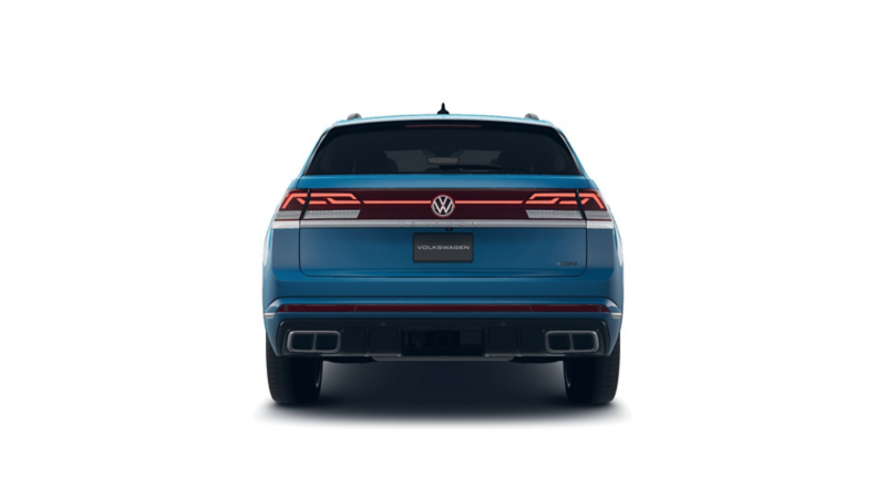 Cross Sport VW. Vista trasera de camioneta de lujo en color azul. 