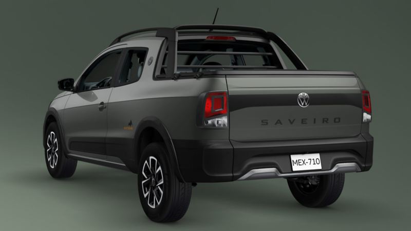 Pickup Saveiro Extreme. Vista trasera con compuerta de batea con logo VW y nombre de modelo.
