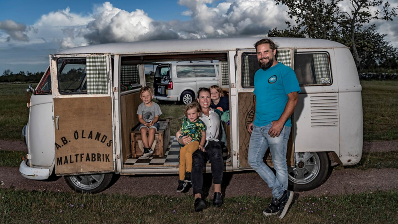 Folkabuss VW Transporter 1964 som veteranbil och familjen Wikell