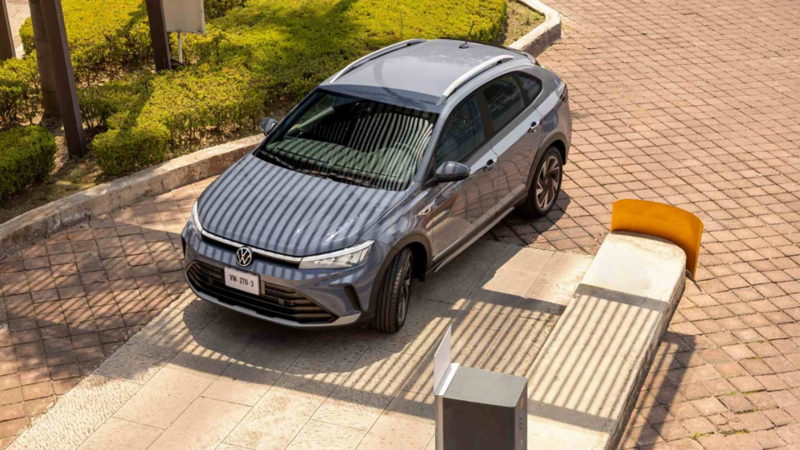 Cómo frenar con motor en autos estándar y automáticos - Guía de Volkswagen