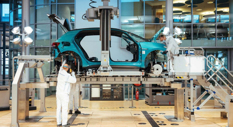 Fábrica de Volkswagen en Alemania. Armado de autos eléctricos.