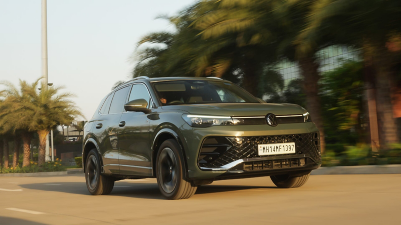 Tiguan-R-line Cipressino Green Metallic on roads